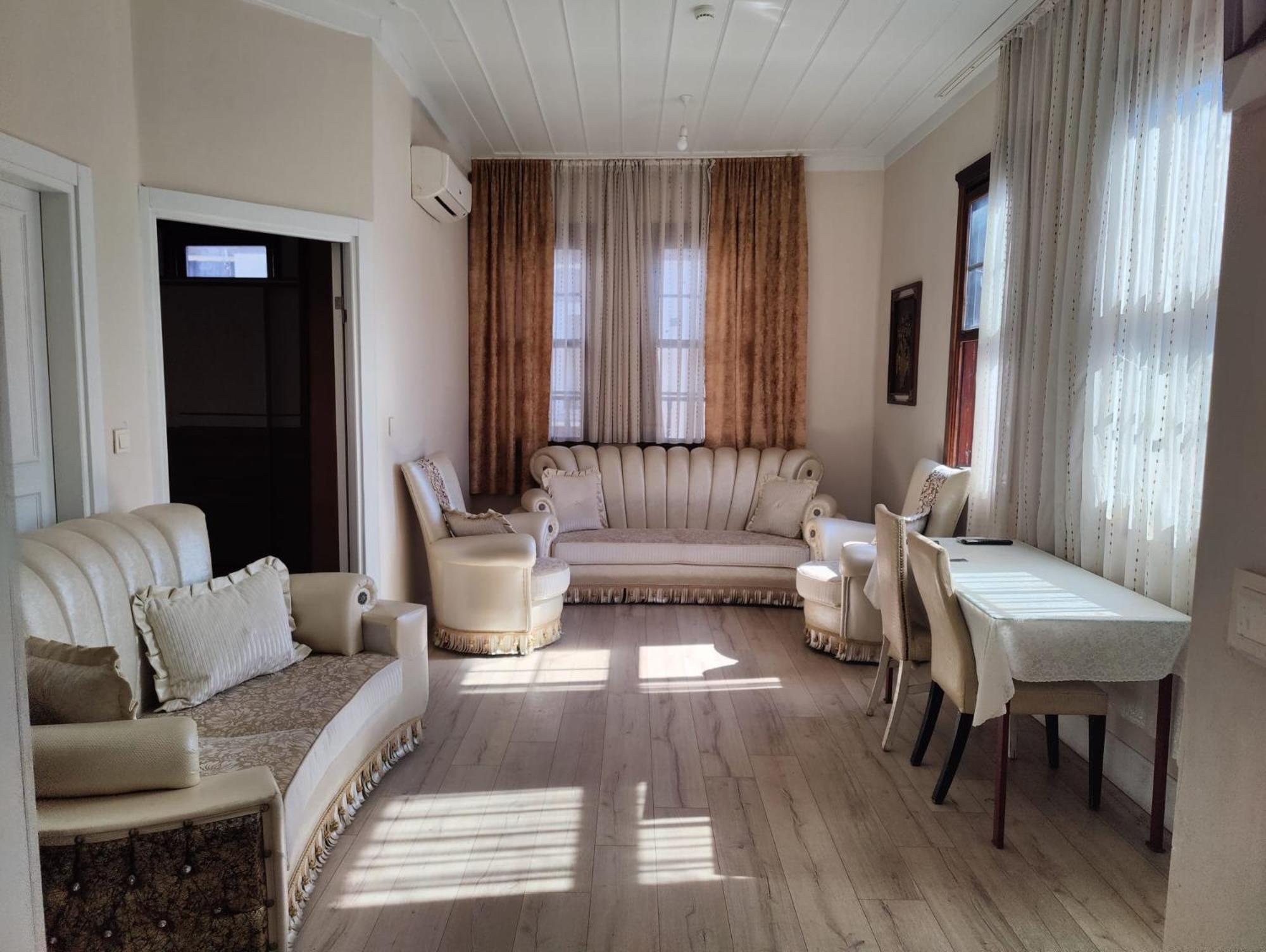 Sefin Villasi Gazde/Camere de închiriat *