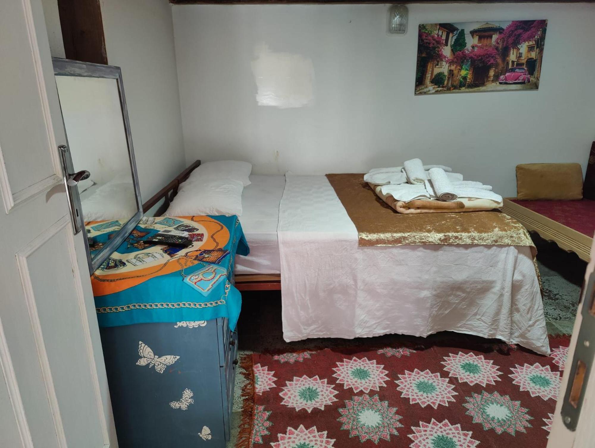 Gazde/Camere de închiriat Sefin Villasi